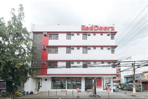 RedDoorz near UST Sampaloc Manila.